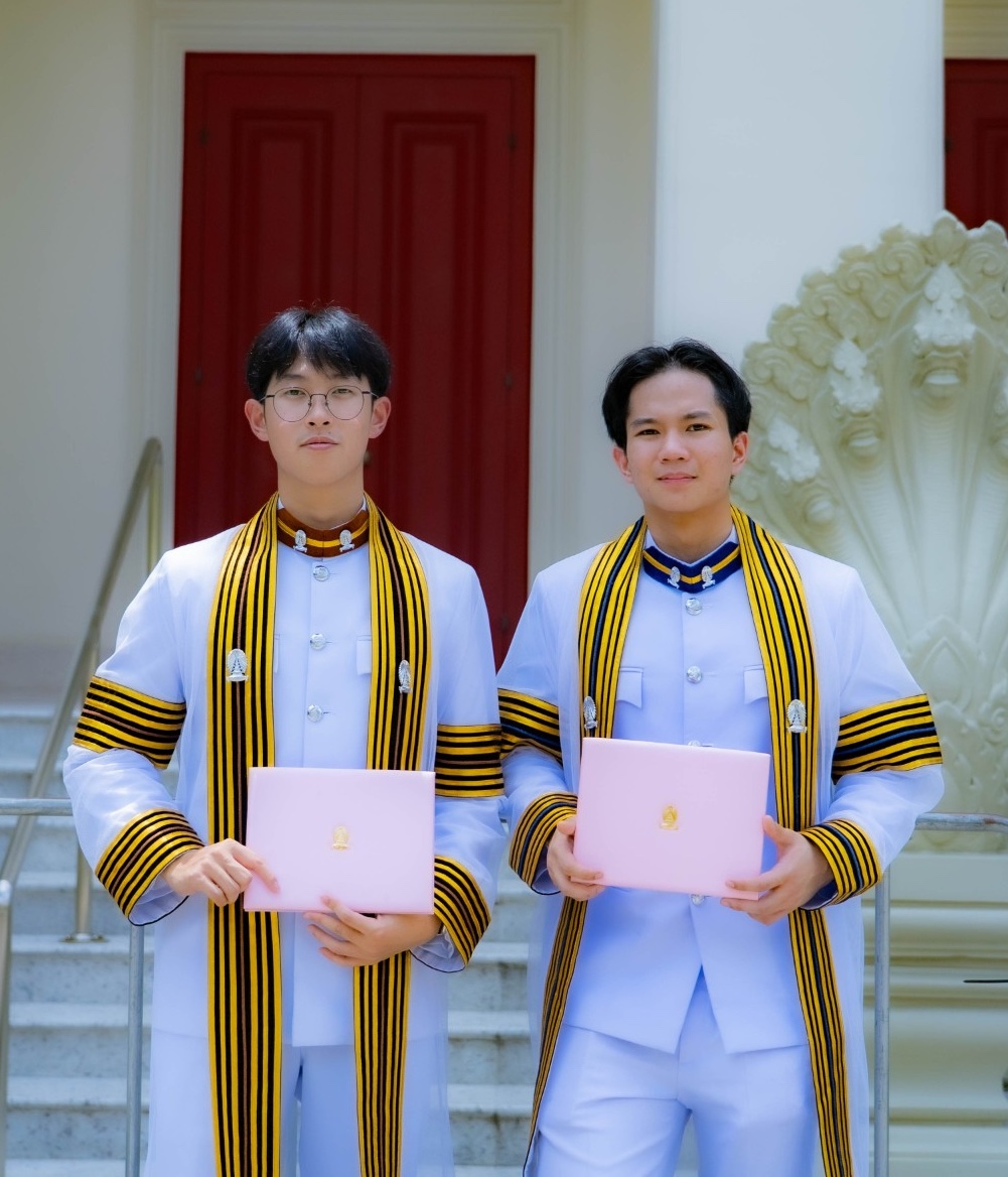Pawin Chaiyapataranun (left) and Natdanai Suanpong (right), the two co-founders of O2 Design Studio